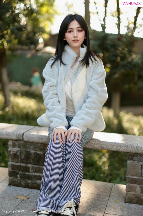   [XiuRen]高清写真图 2024.12.16 No.9605 奶芙乔乔 美腿黑丝第18张图片
